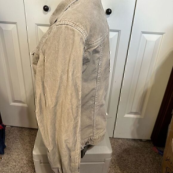 Eddie Bauer Ouftdoor Outfitter Beige Denim Looking Button Down - Picture 2 of 5